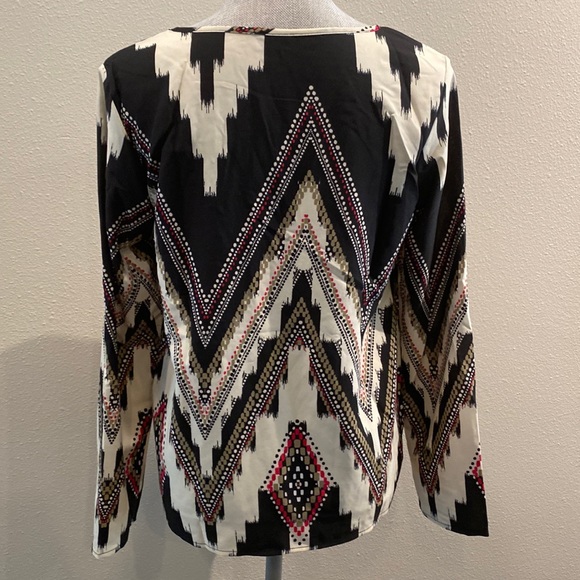 Blouse with v-neck - Picture 2 of 4